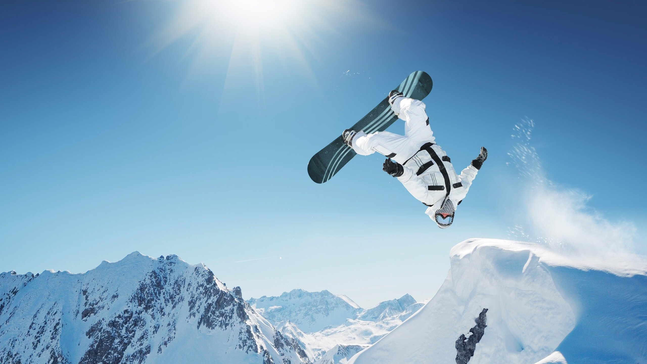 欧冠淘汰赛抽签仪式：多名传奇参与嘉宾抽签 增添仪式感